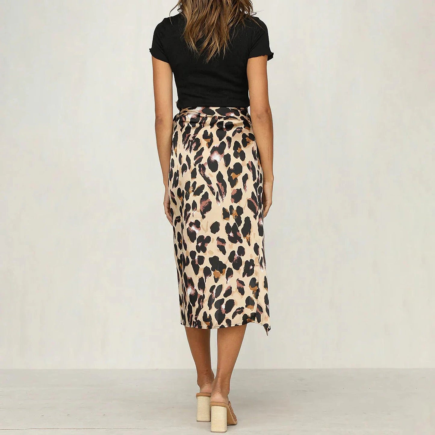 Valentina Feminine Leopard Print Skirt – Chic Midi Silhouette in Earthy Tones